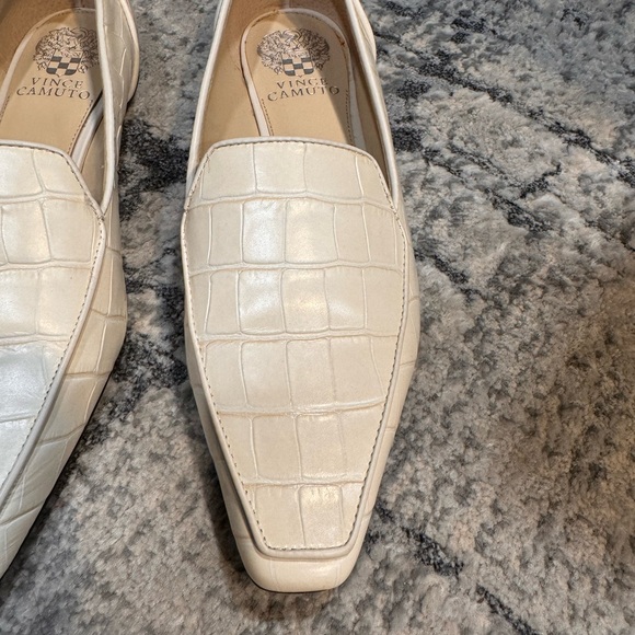 Vince Camuto Flats - Picture 2 of 15